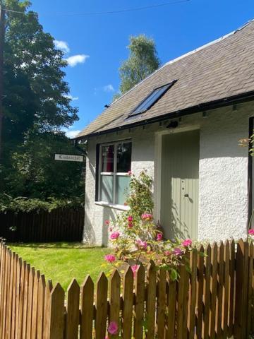 Cobbler'S Cottage At Kindrochet, Strathtay بيتلوكري المظهر الخارجي الصورة